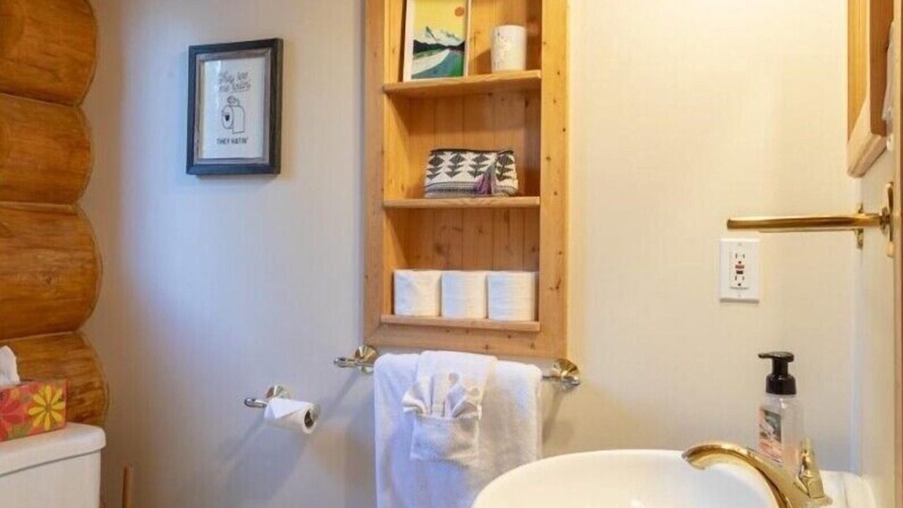 Photo of Bathroom in Golden