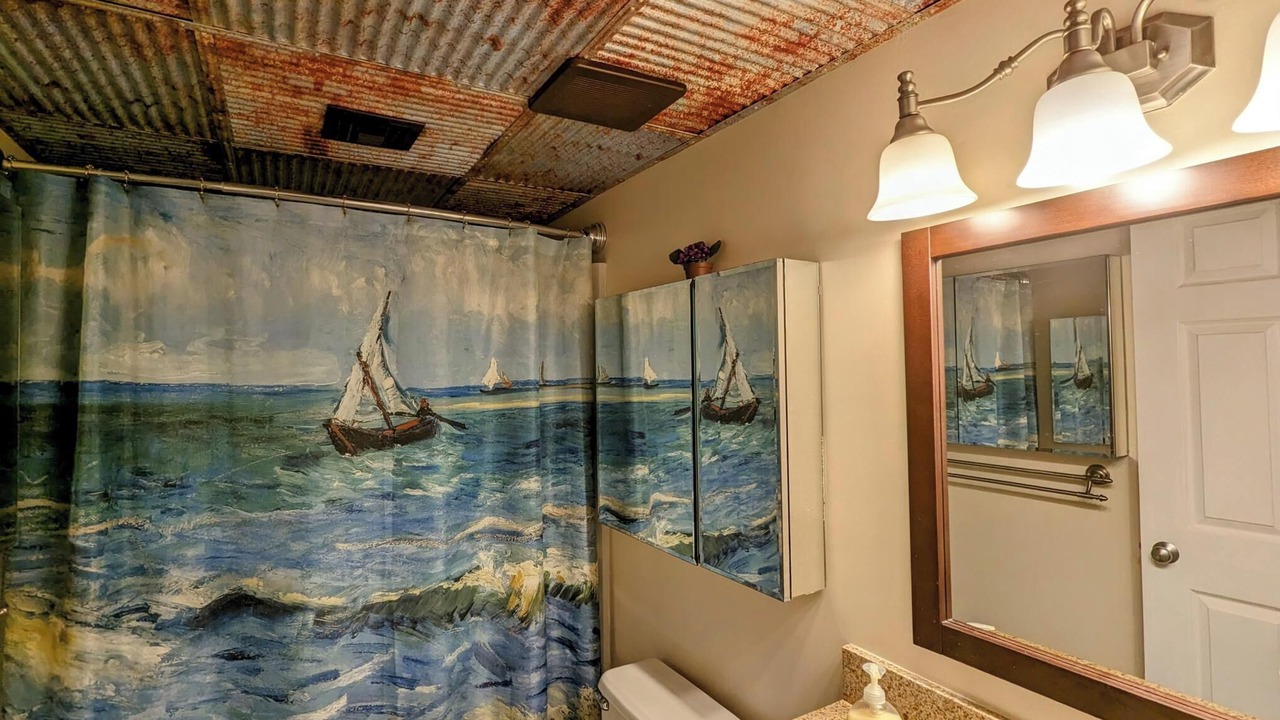 Photo of Bathroom in Garden City