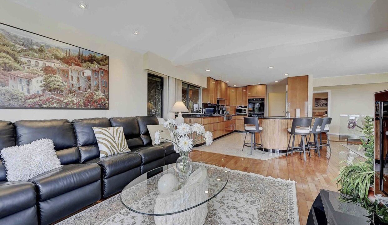 Photo of Livingroom in West Vancouver