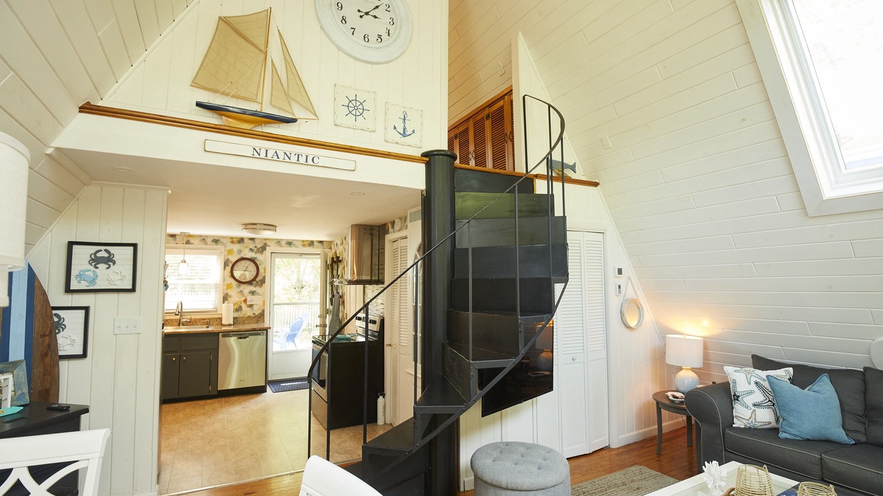 Photo of Livingroom in Niantic