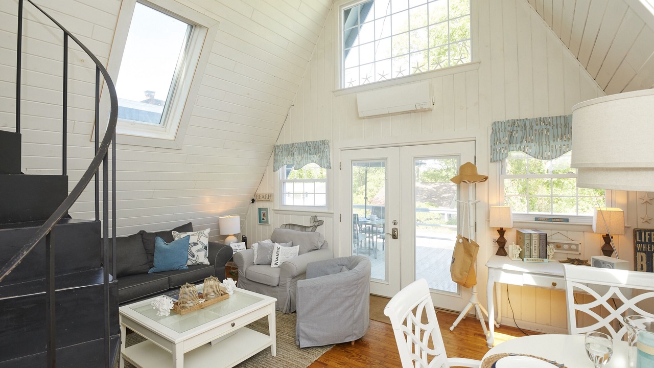 Photo of Livingroom in Niantic