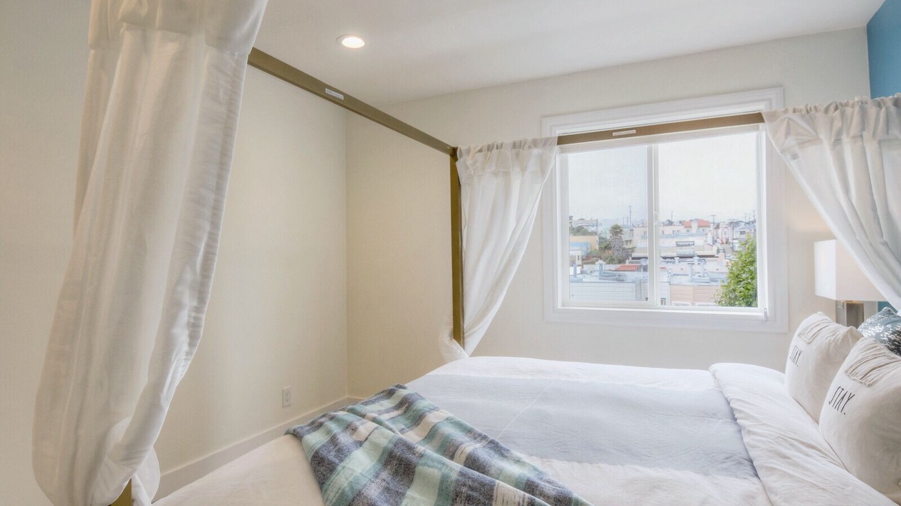 Photo of Bedroom in Outer Mission