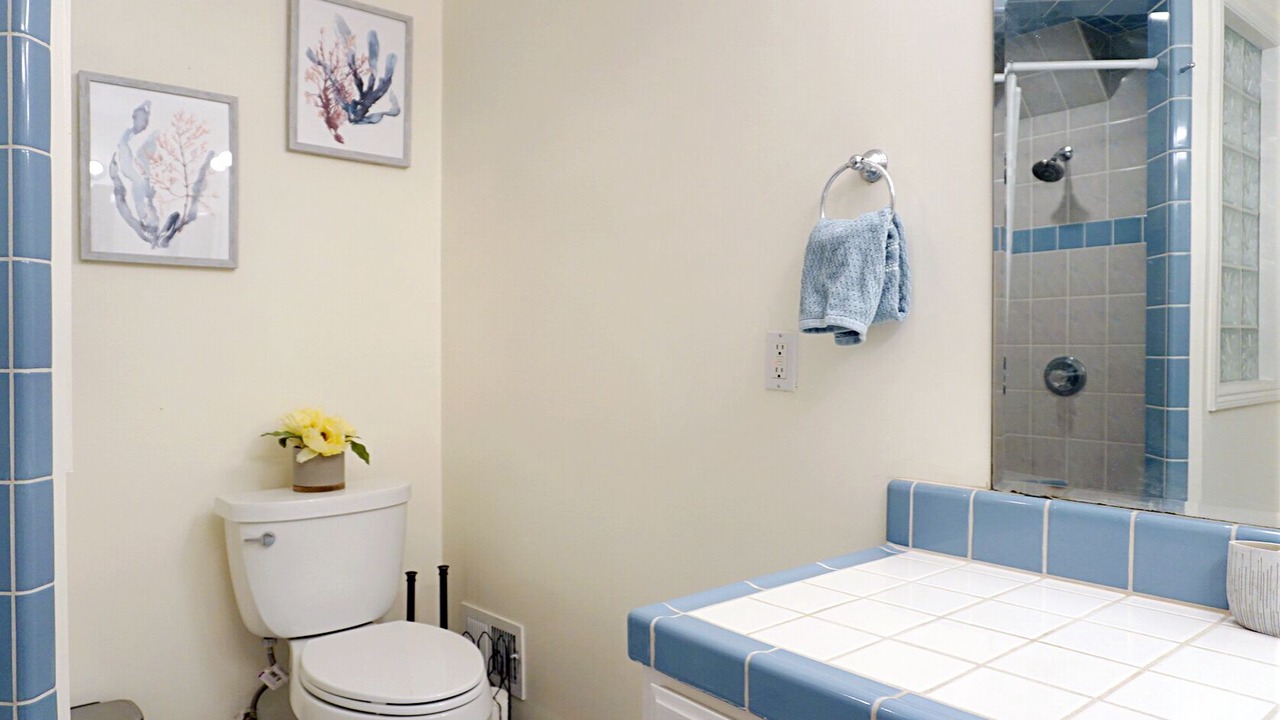 Photo of Bathroom in Outer Mission