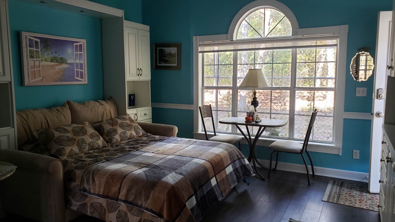 Photo of Bedroom in Arcadian Shores