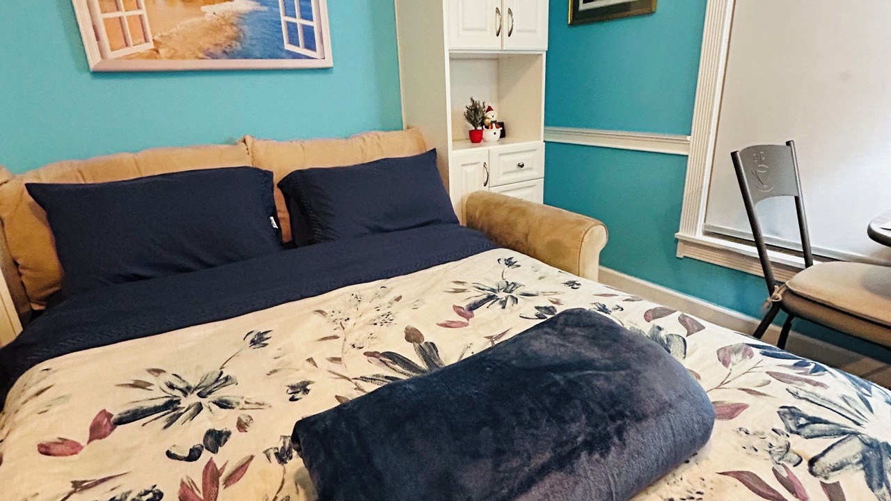 Photo of Bedroom in Arcadian Shores