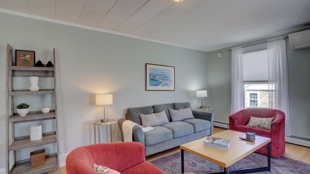 Photo of Livingroom in Kingston Stockade District