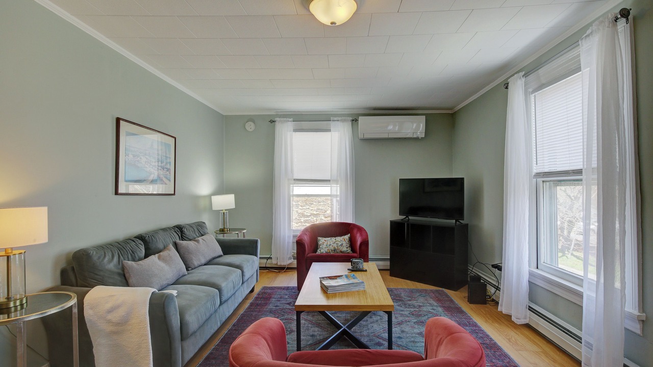 Photo of Livingroom in Kingston Stockade District