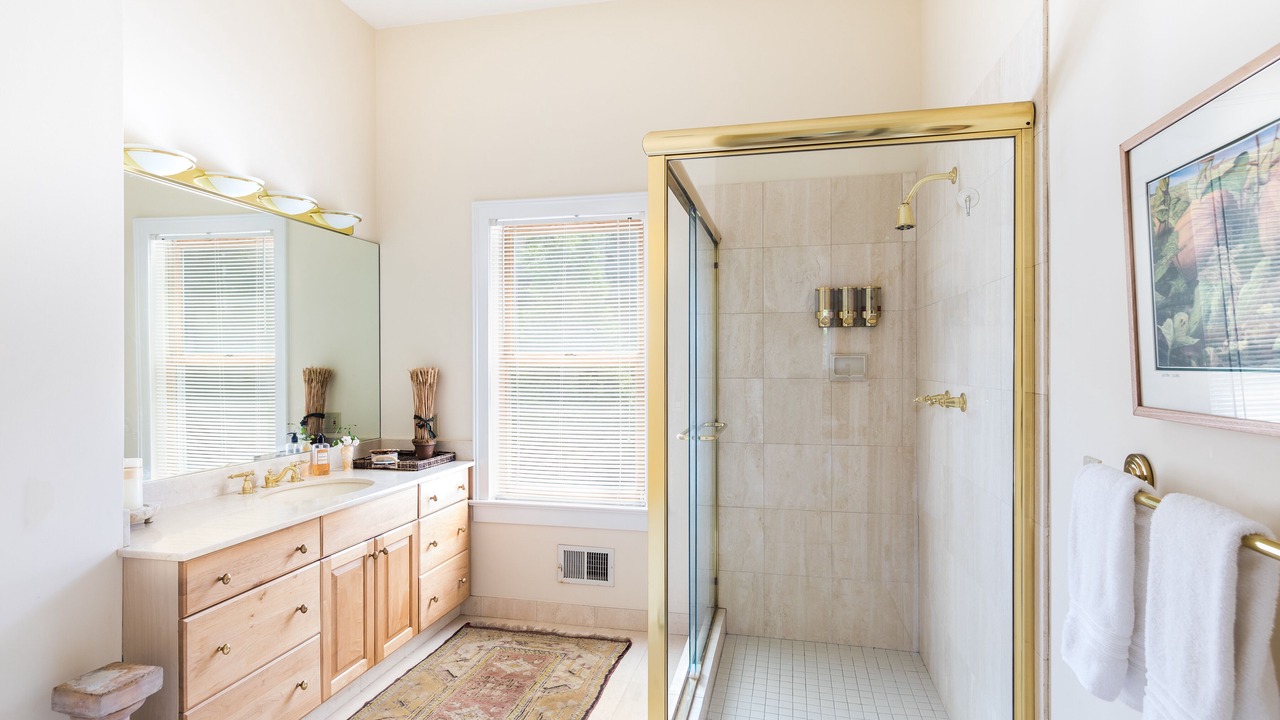 Photo of Bathroom in Amagansett Dunes
