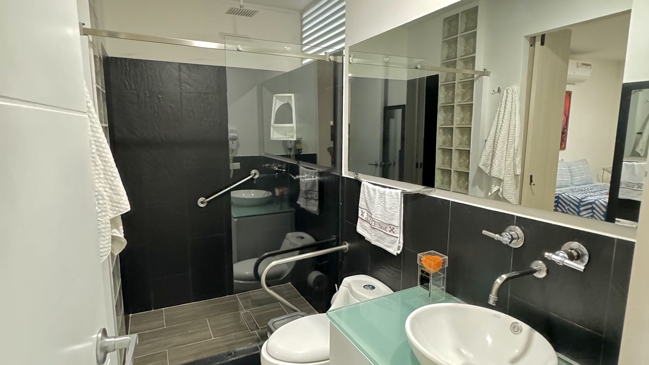 Photo of Bathroom in Cali