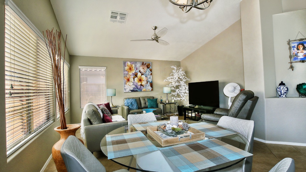Photo of Livingroom in Gold Canyon