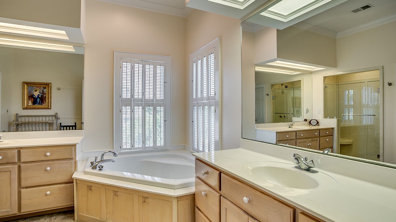 Photo of Bathroom in Debordieu Colony