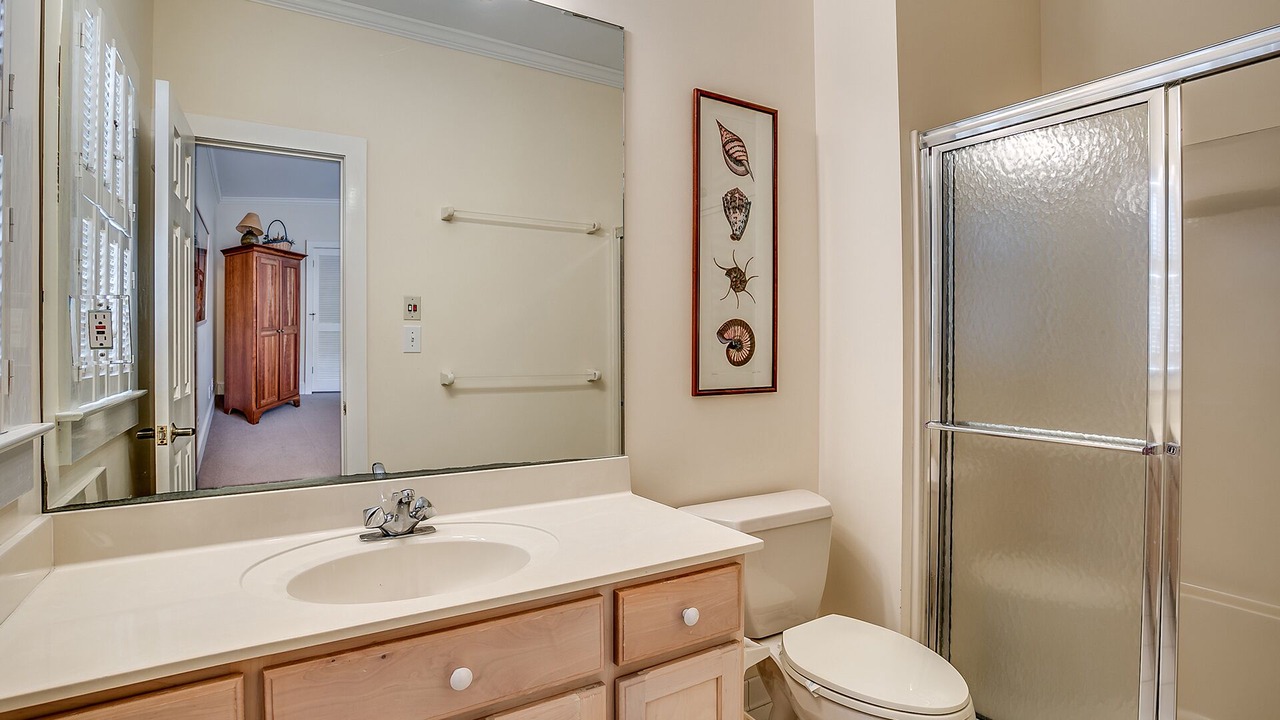 Photo of Bathroom in Debordieu Colony