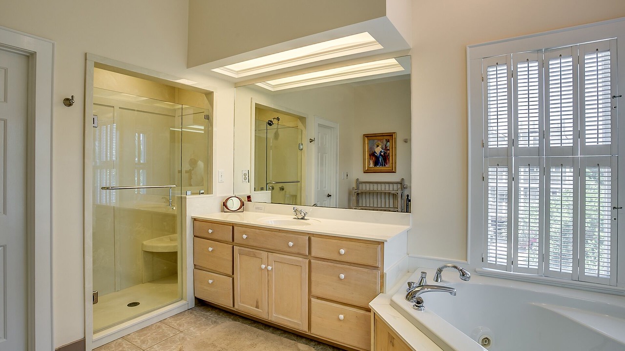 Photo of Bathroom in Debordieu Colony