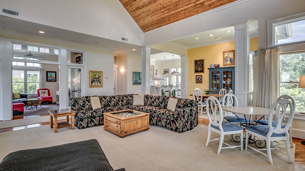 Photo of Livingroom in Debordieu Colony