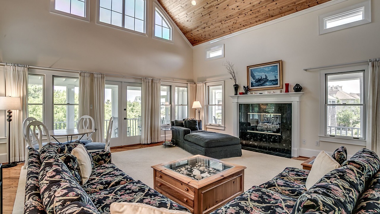 Photo of Livingroom in Debordieu Colony