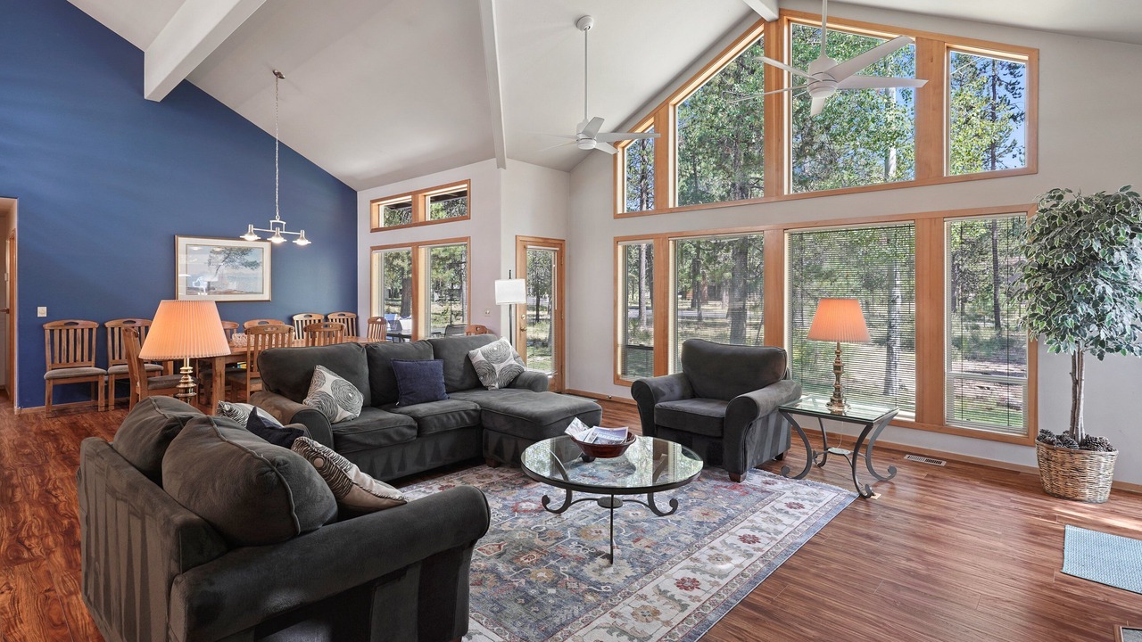 Photo of Livingroom in Sunriver