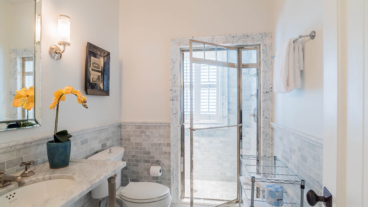 Photo of Bathroom in Beach District