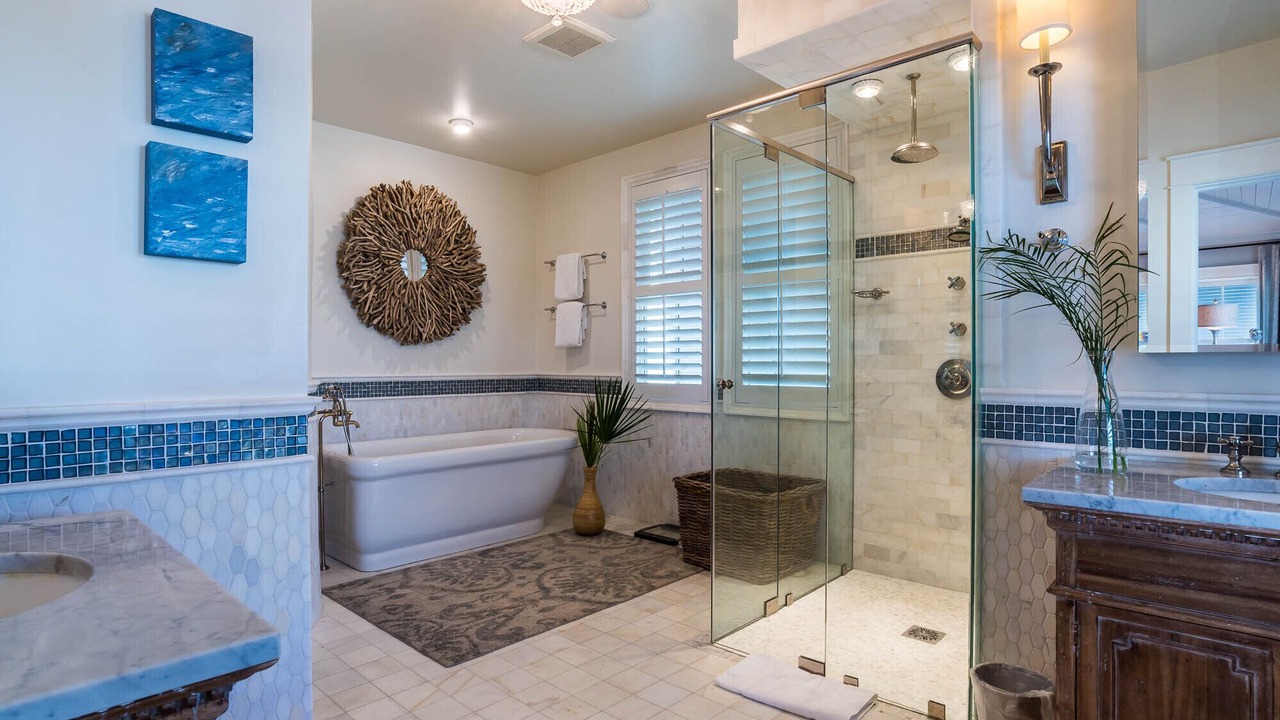 Photo of Bathroom in Beach District