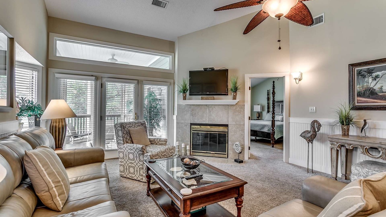 Photo of Livingroom in Arcadian Shores