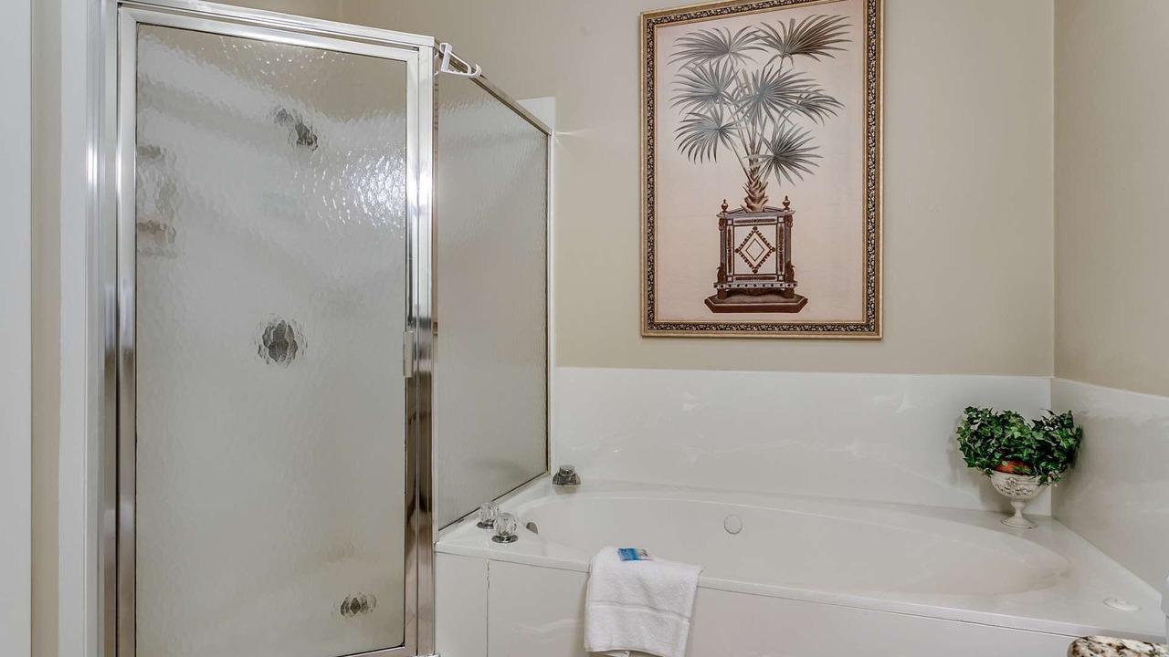 Photo of Bathroom in Arcadian Shores