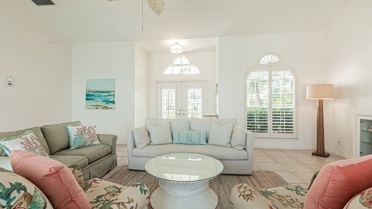 Photo of Livingroom in Central Naples