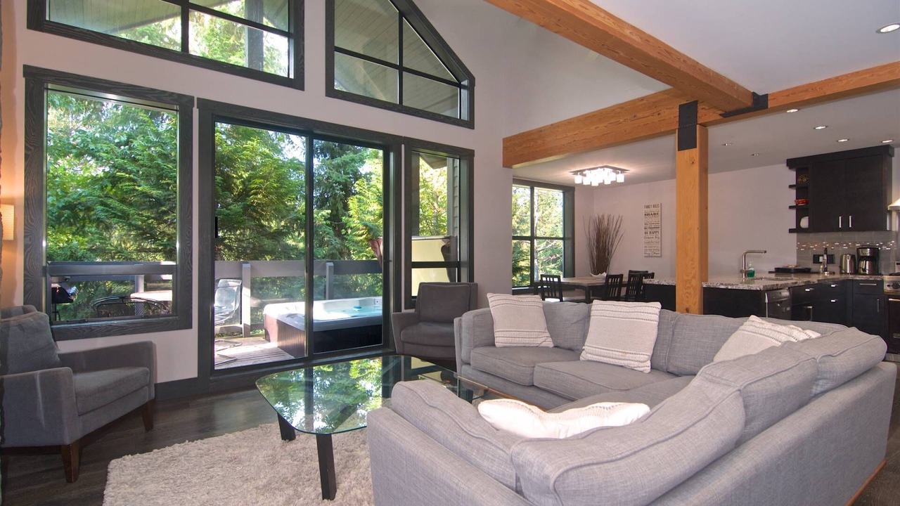 Photo of Livingroom in Whistler Village
