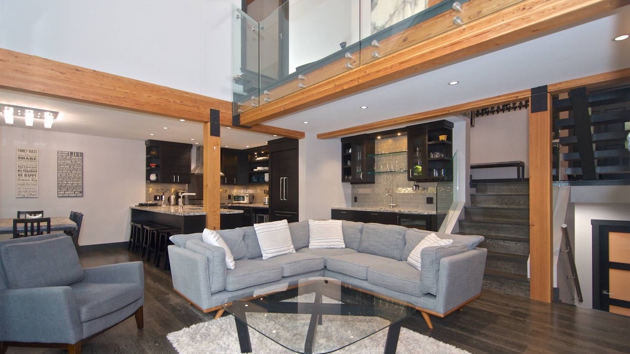 Photo of Livingroom in Whistler Village