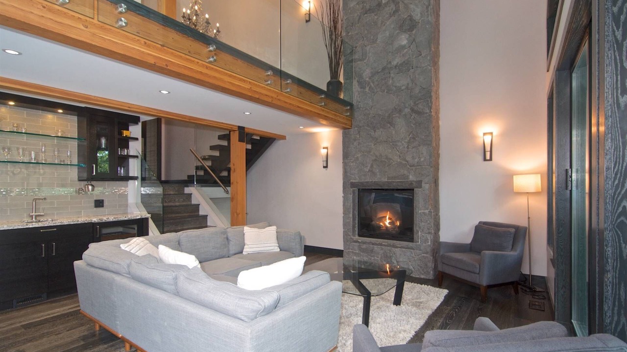 Photo of Livingroom in Whistler Village