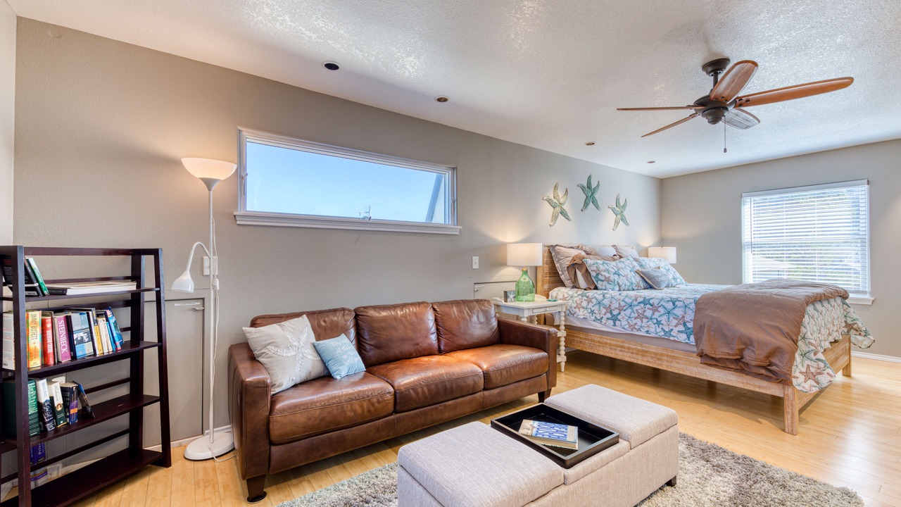 Photo of Bedroom in Rockaway Beach