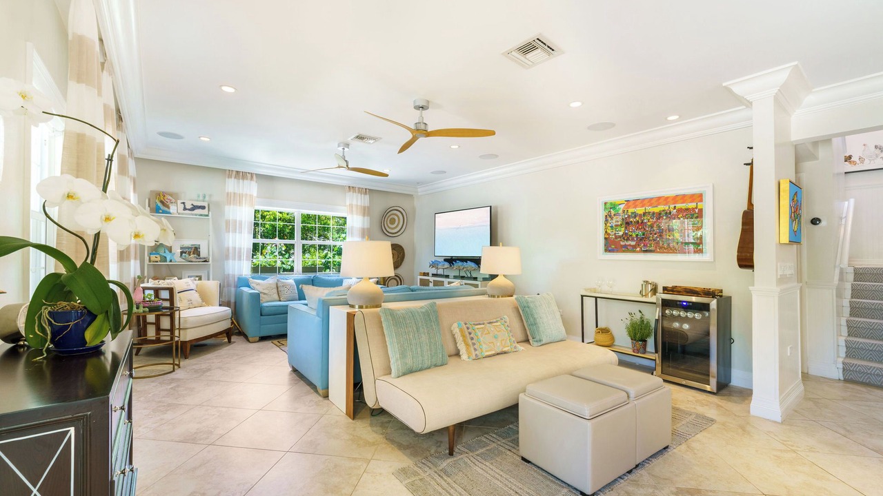 Photo of Livingroom in West Bay