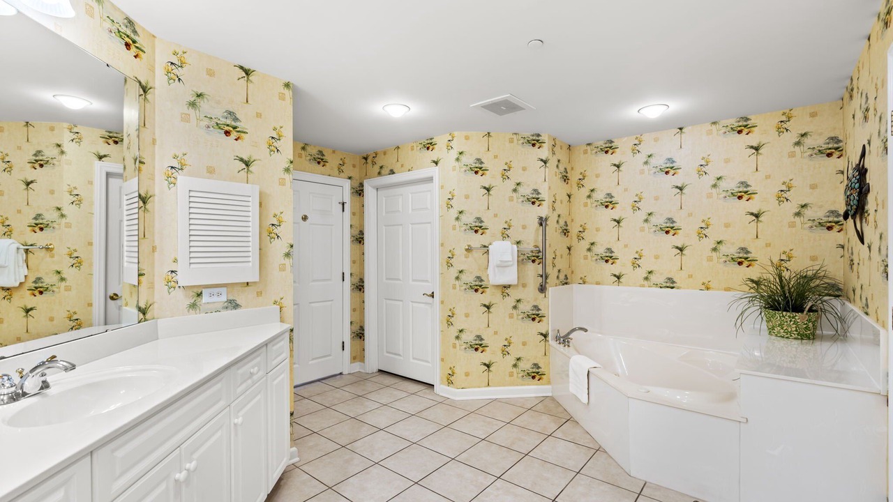 Photo of Bathroom in Arcadian Shores