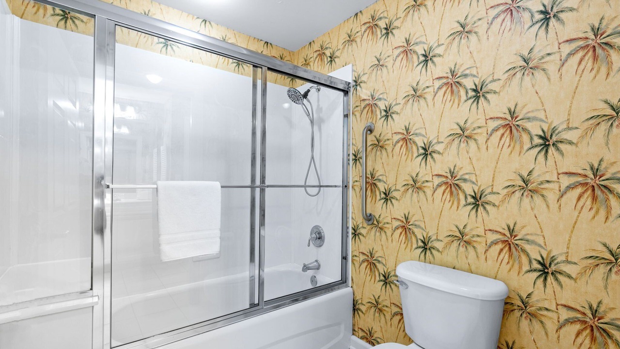 Photo of Bathroom in Arcadian Shores