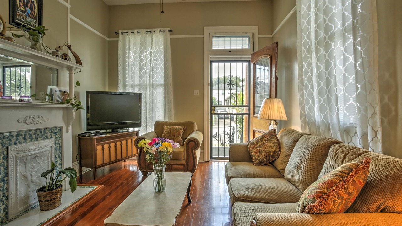 Photo of Bedroom in Black Pearl