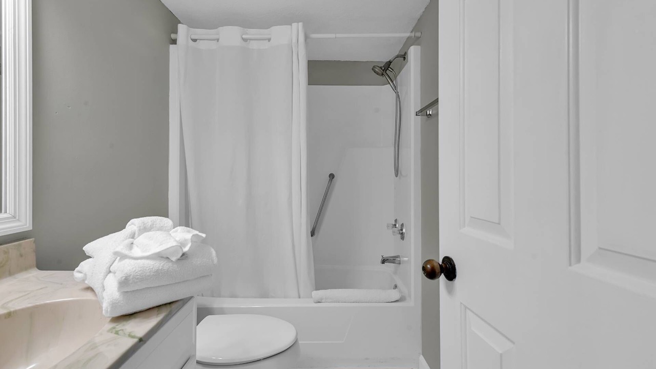Photo of Bathroom in Garden City