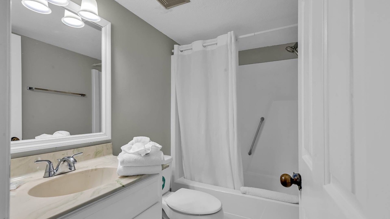 Photo of Bathroom in Garden City
