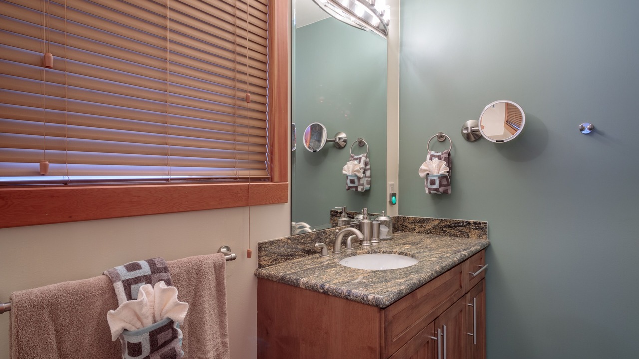 Photo of Bathroom in Golden