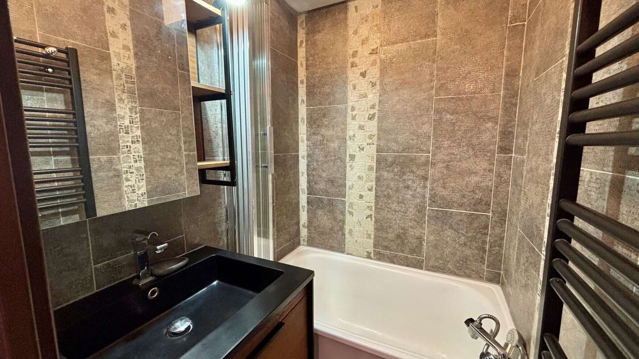 Photo of Bathroom in Eclose-Est