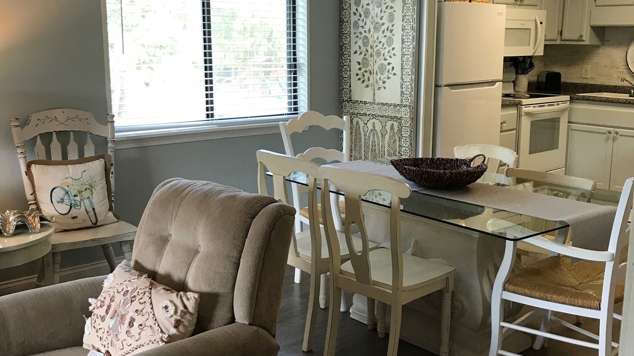 Photo of Livingroom in Folly Field