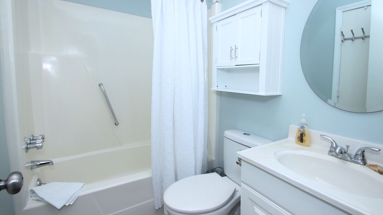 Photo of Bathroom in Folly Field