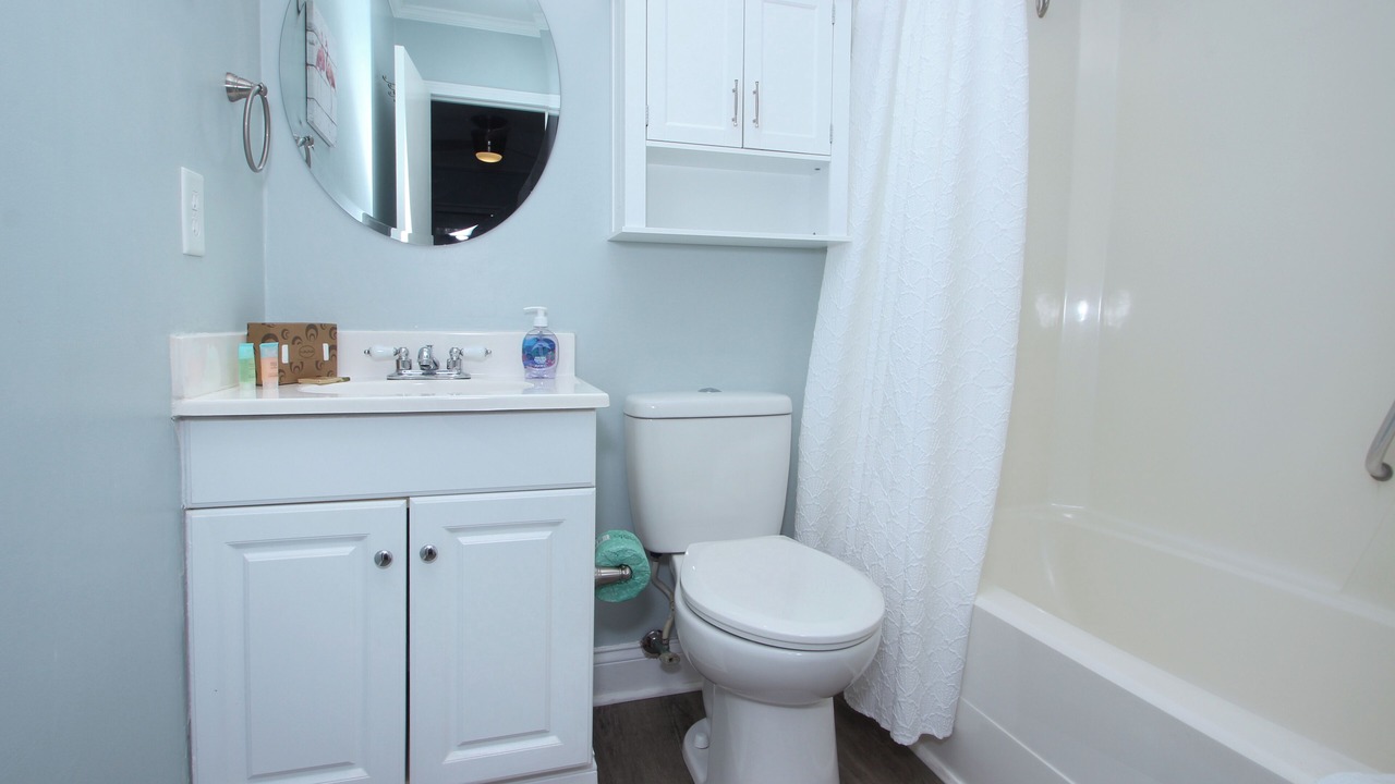 Photo of Bathroom in Folly Field