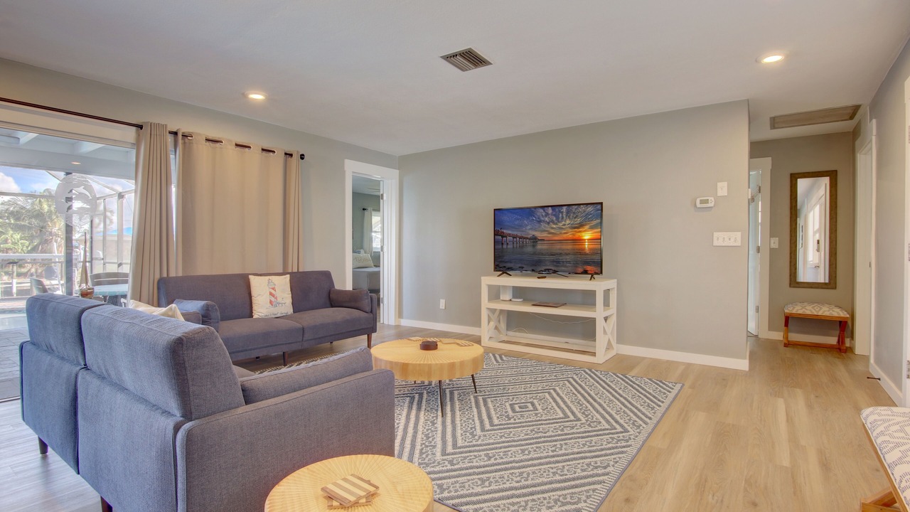 Photo of Livingroom in Yacht Club