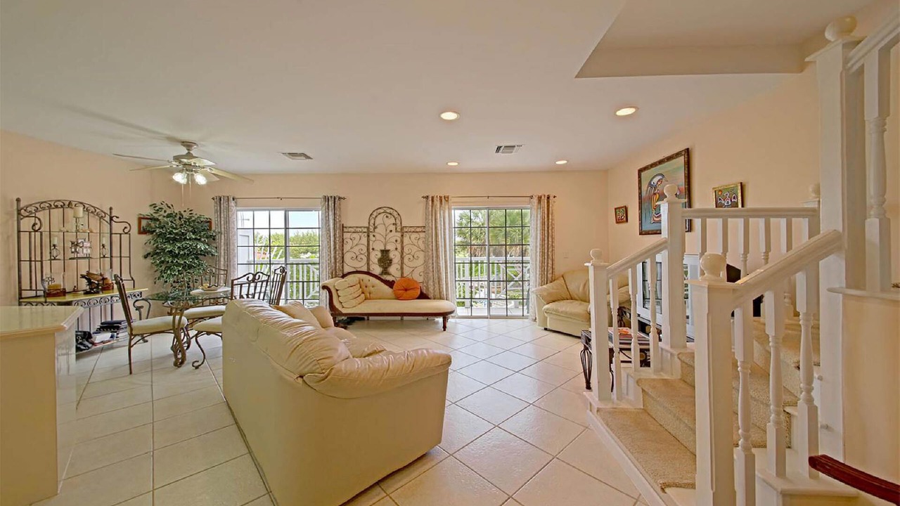 Photo of Livingroom in Nassau