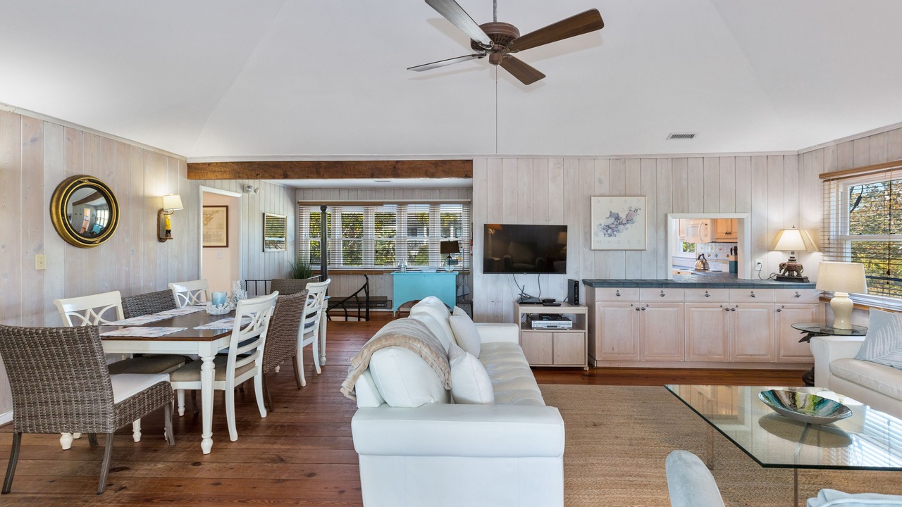 Photo of Livingroom in Sullivan's Island
