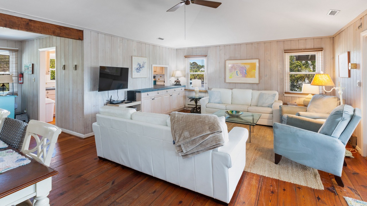 Photo of Livingroom in Sullivan's Island
