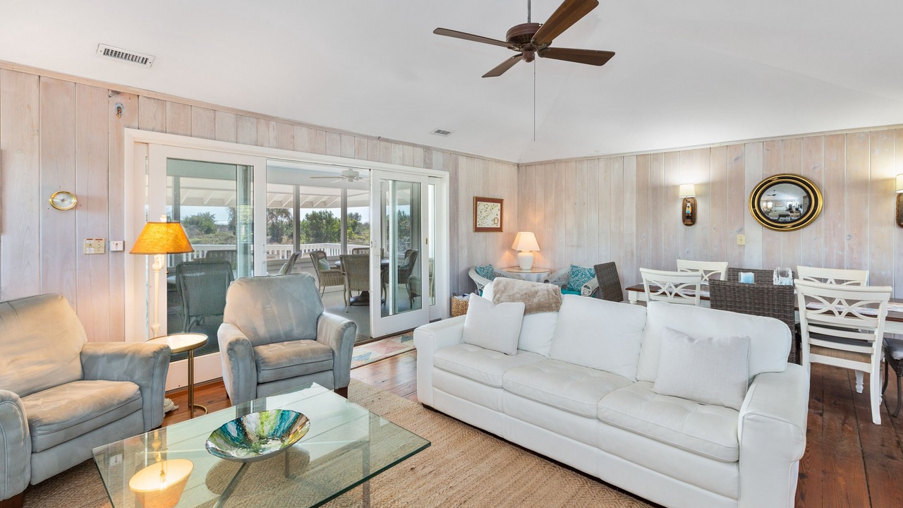 Photo of Livingroom in Sullivan's Island