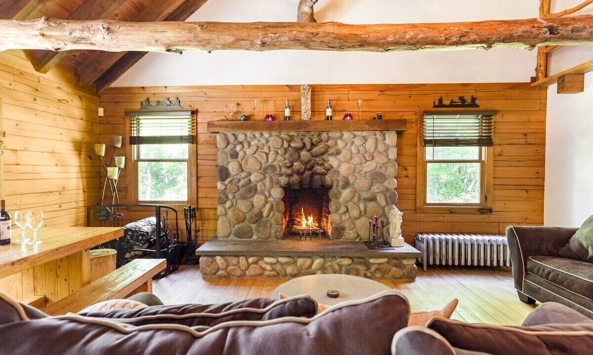 Photo of Livingroom in Town of Colchester