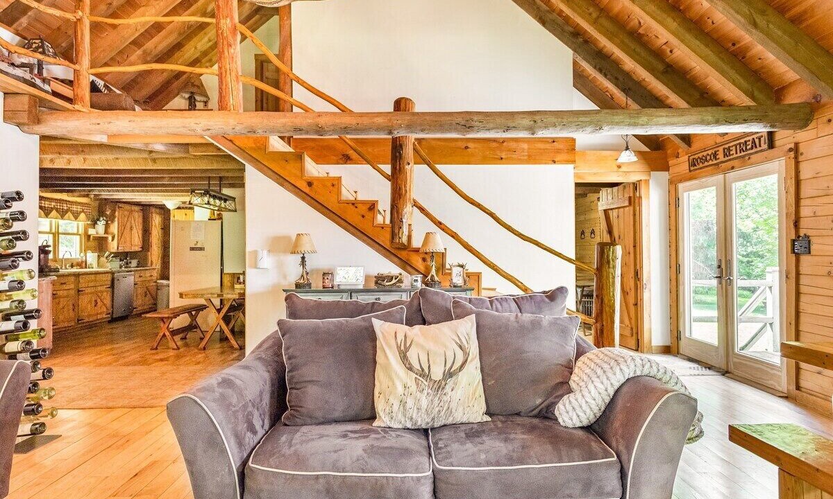 Photo of Livingroom in Town of Colchester