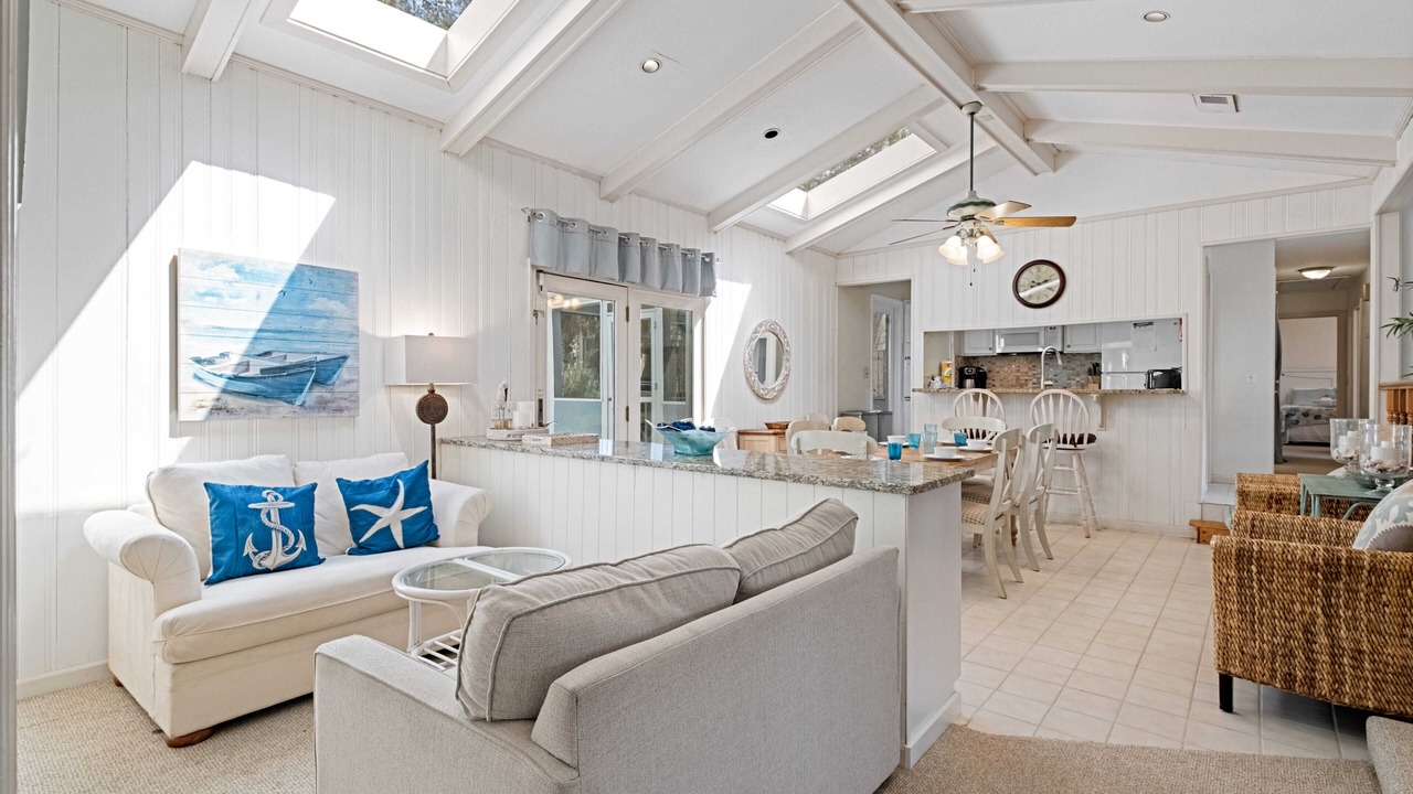 Photo of Livingroom in North Forest Beach