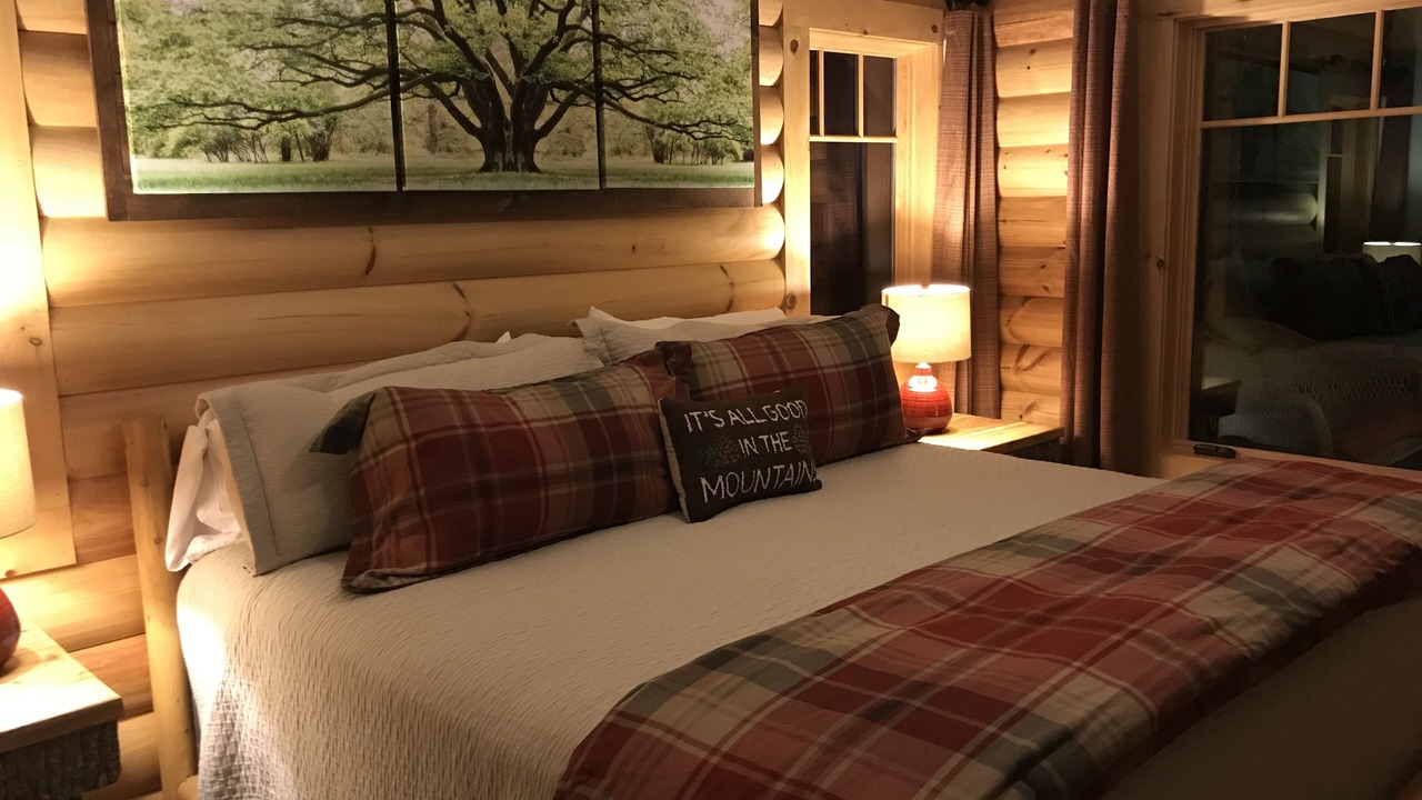 Photo of Bedroom in Hendersonville