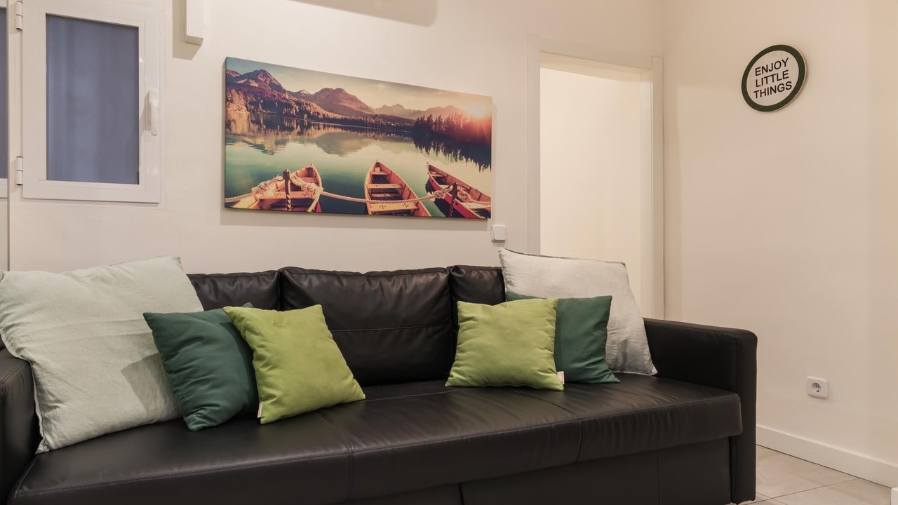 Photo of Livingroom in Golden Triangle of Art